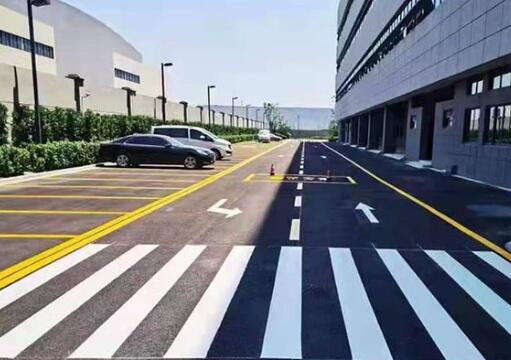 蘇州廠區(qū)道路劃線(xiàn)，企業(yè)廠區(qū)道路畫(huà)線(xiàn)公司？指定單位飛揚(yáng)市政
