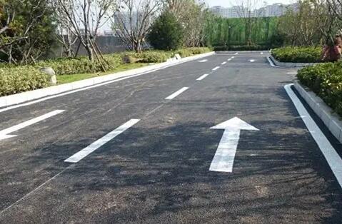 蘇州道路劃線的兩種類型：冷噴劃線和熱熔劃線？