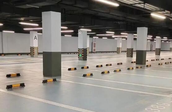 蘇州道路劃線廠家剖析，怎樣區(qū)分聚氨酯地坪漆和環(huán)氧地坪漆？