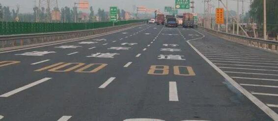 蘇州吳江停車場標(biāo)線施工中如何保證漆面的亮度和耐久性？